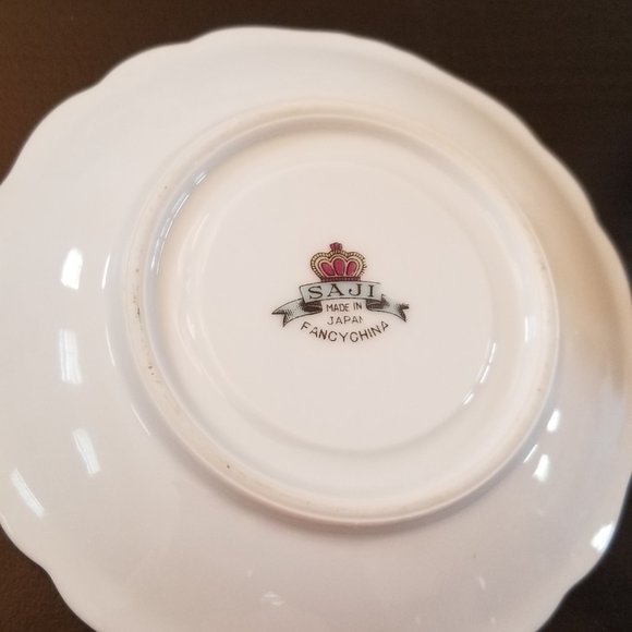 Saji Fancy China Gold Rim Teacup & Saucer w/Gold Scalloped Rim - Picture 9 of 10